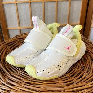 Nike Jordan Velcro Youth 23/7  Laser Fuchsia Sneakers